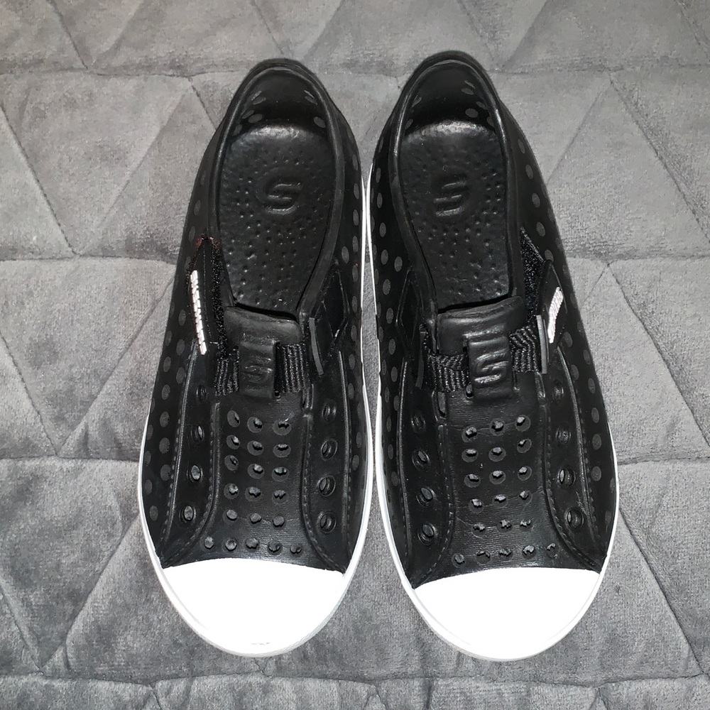 Sketchers black dry and wet play shoes